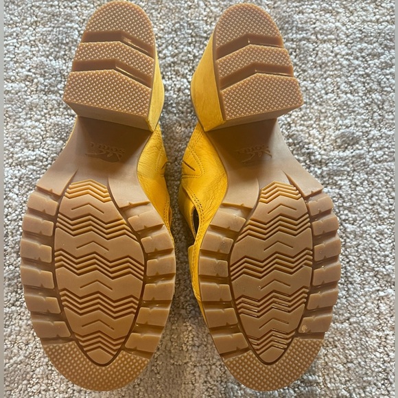 Sorel Nadia Yellow Slip On Mules with Chunky Block Heel, Leather, Size 7 - Picture 6 of 15